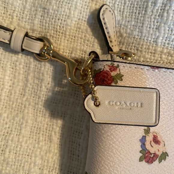 Authentic Coach Wristlet - floral NWOT never used - Picture 3 of 5